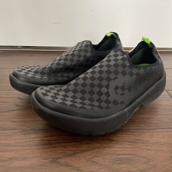 OOFOS Men's OOmg eeZee Low Shoe - Black Checkered, Size 9 EU 42 - Picture 3 of 10
